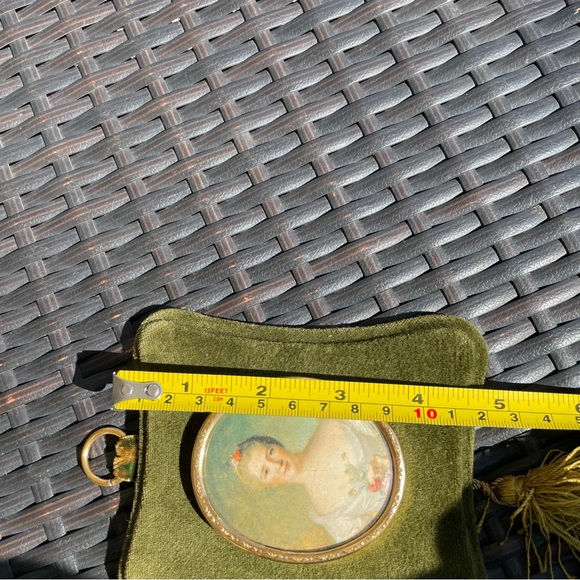 Vintage RARE Set of Velvet Cameo Plaques - Picture 9 of 10